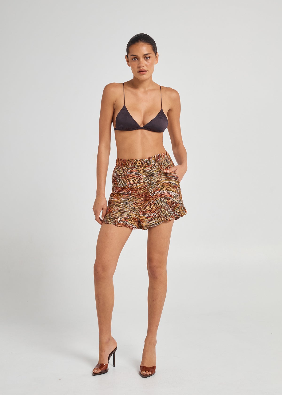 Jaanymili Linen Scalloped Hem Shorts