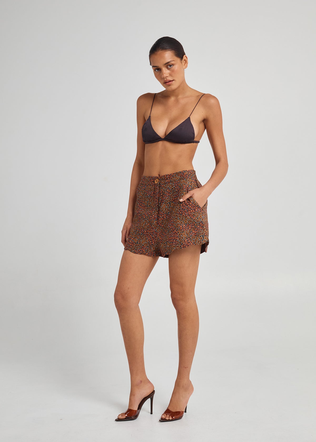 Jibaanga Linen Scalloped Hem Shorts