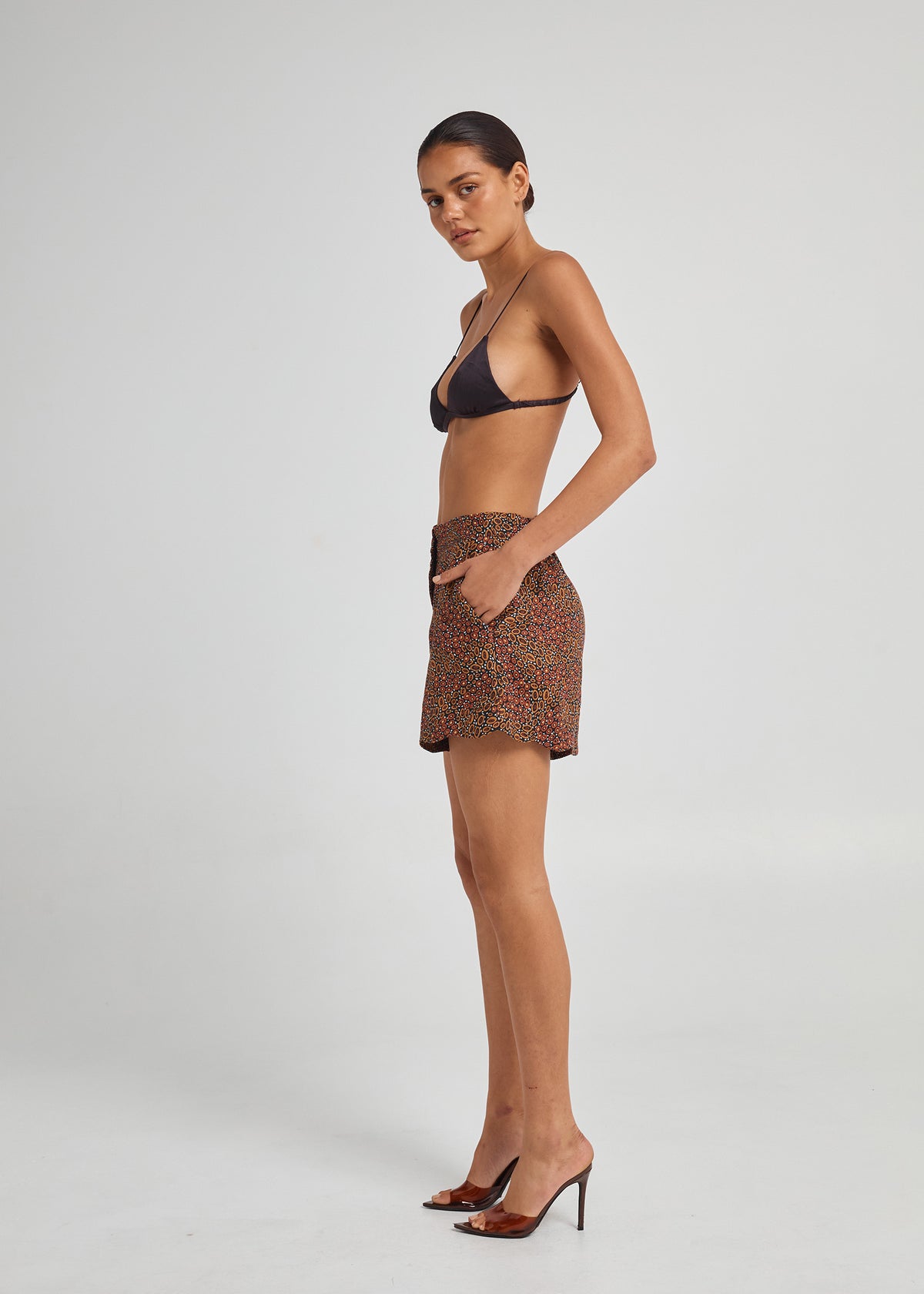 Jibaanga Linen Scalloped Hem Shorts