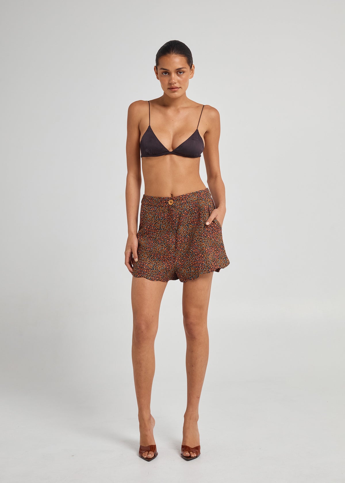 Jibaanga Linen Scalloped Hem Shorts