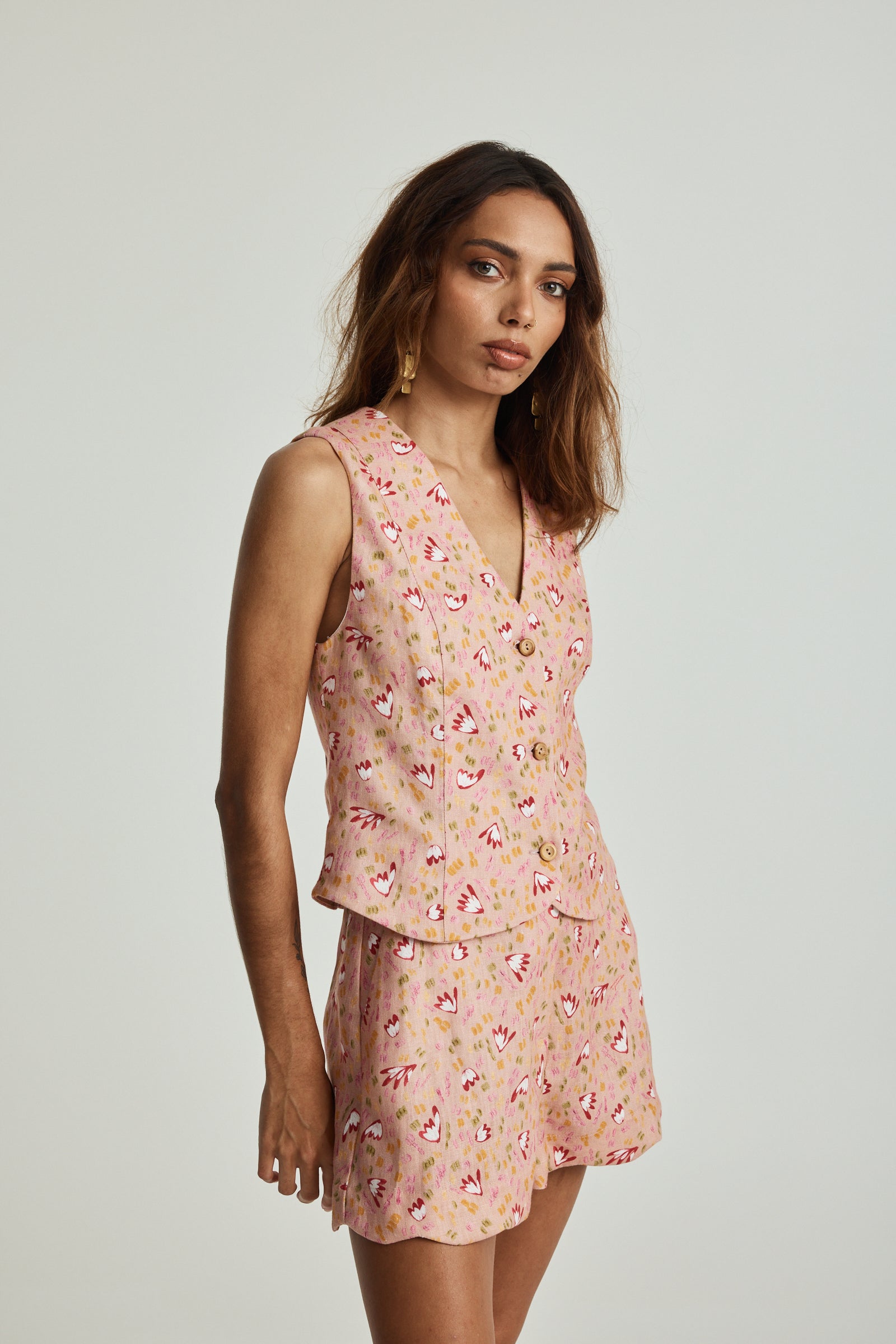 Jari & Jinda Rose Scalloped Linen Shorts