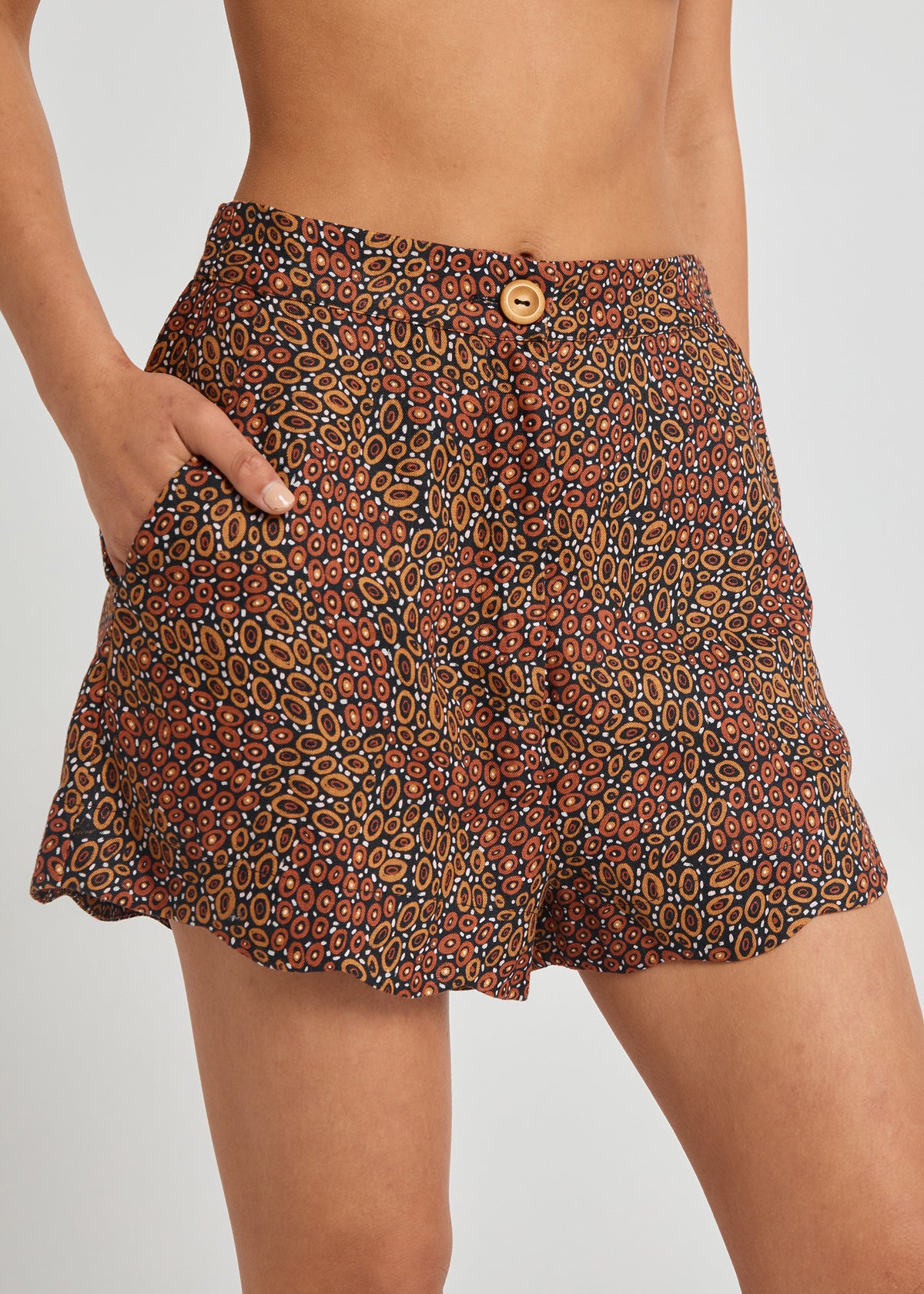 Jibaanga Linen Scalloped Hem Shorts