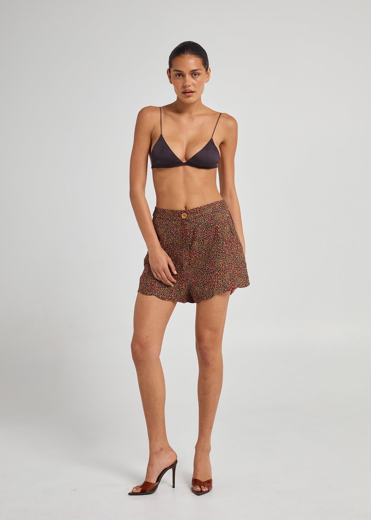 Jibaanga Linen Scalloped Hem Shorts